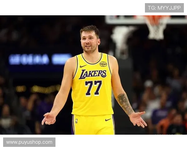 艾顿盛赞东契奇与里夫斯手感火热称对手面对他们如同在毒药中抉择